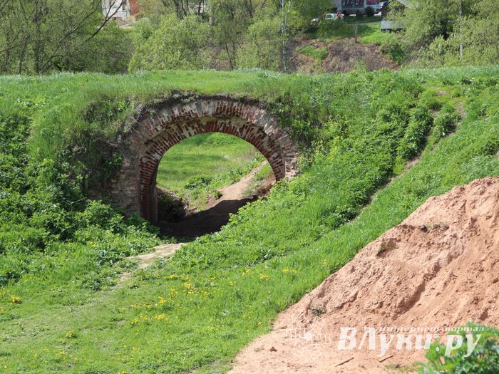 Подрядчик: Крепость в Великих Луках будет, как при Петре Первом... (ФОТО)
