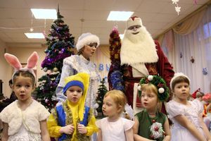 В детских садах Великих Лук проходят новогодние утренники (ФОТО)