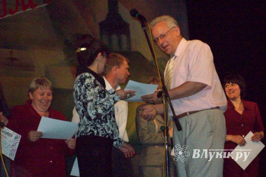 Великолукская школа № 2 торжественно подвела итоги года 