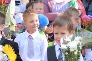 Самую многочисленную школу Великих Лук пополнили 116 первоклассников (ФОТО)