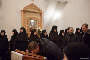 Андрей Турчак поприветствовал архиерея Великолукской епархии на Псковской земле и вручил «чашу терпения» (фото)