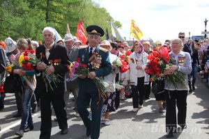Парад Победы в Великих Луках (фото)
