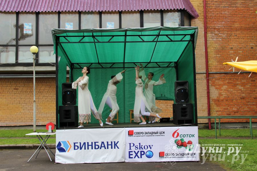 В Пскове проходит 22-ая универсальная выставка (фото)