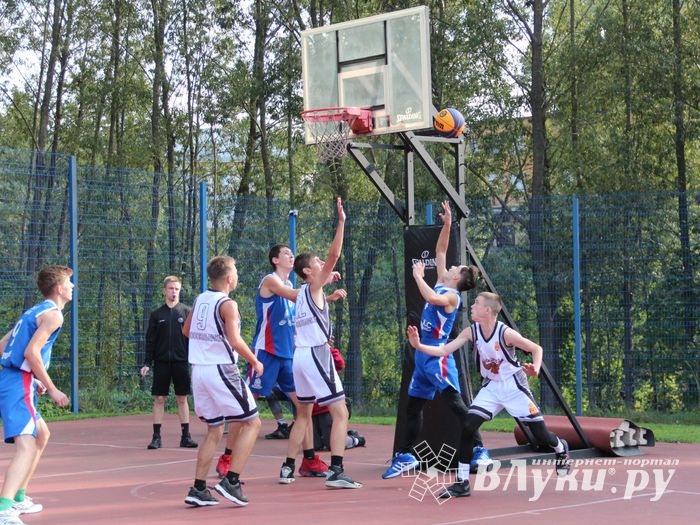 В Великих Луках прошли региональные соревнования «Оранжевый мяч» (ФОТО)