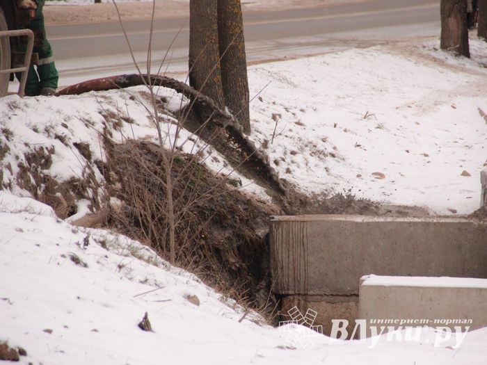 На пр-те Гагарина произошёл прорыв водопровода (ФОТО)