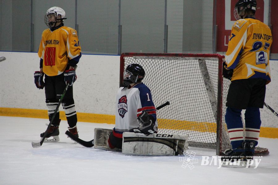 Две великолукские хоккейные команды провели встречу в рамках Чемпионата Псковской области (ФОТО)