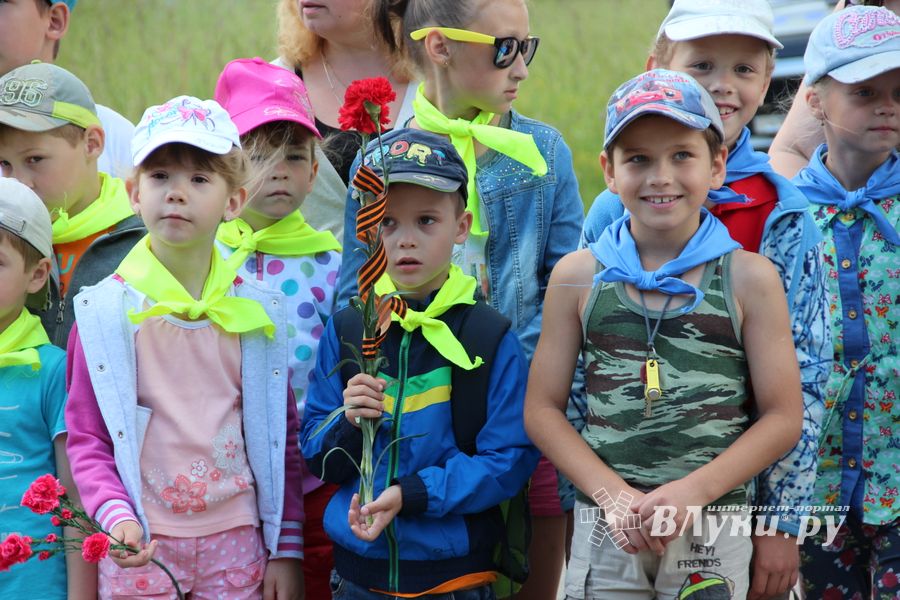 В Великих Луках проходит День памяти и скорби (ФОТО)