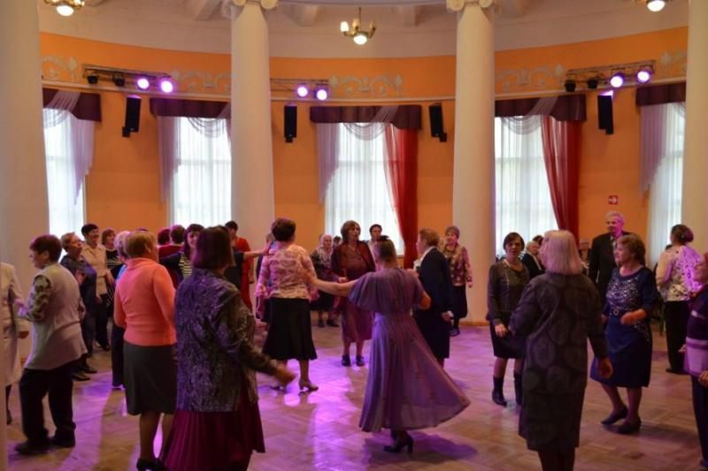 В ДК им. Ленина прошел праздничный вечер «Пусть осень жизни будет золотой…» (фото)