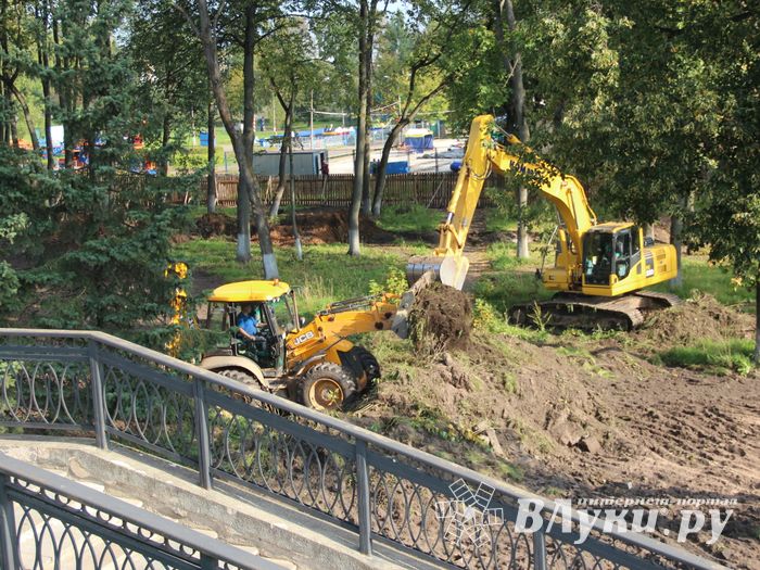В великолукском парке приступили к планировке территории (ФОТО)
