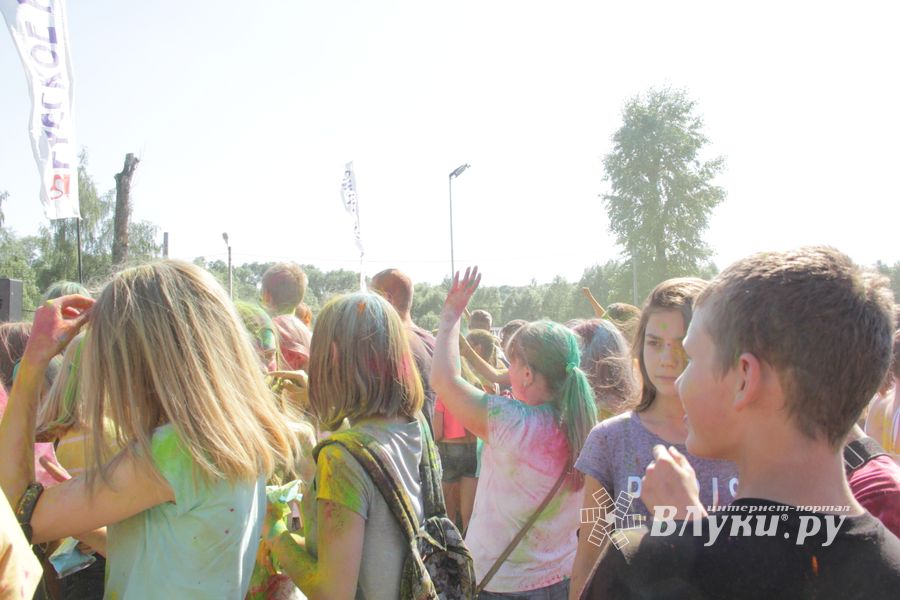 Яркие эмоции «ColorFest» в Великих Луках (ФОТО)