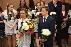 В Великих Луках прошли «Последние звонки» (ФОТО)