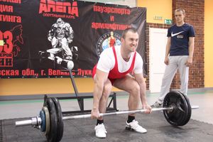 В Великих Луках прошел открытый городской турнир по пауэрлифтингу (фото)