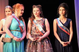 В Великих Луках выпускникам вручили медали «За особые успехи в учении» (ФОТО)