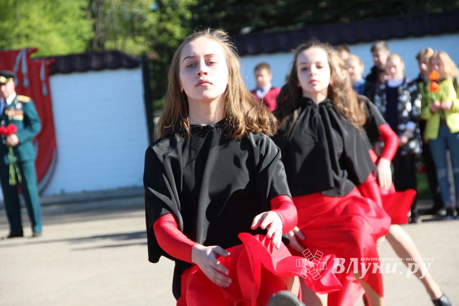 Юные великолучане почтили память бойцов Великой войны (ФОТО)