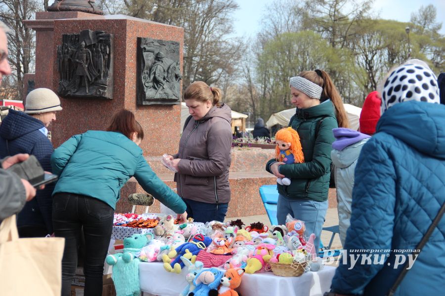В Великих Луках прошла ярмарка «Весна - 2022» (ФОТО)