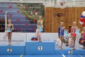 ​В Великих Луках прошли соревнования по художественной гимнастике (ФОТО)