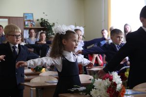1 сентября в школах Великих Лук прошли Торжественные линейки (ФОТО)