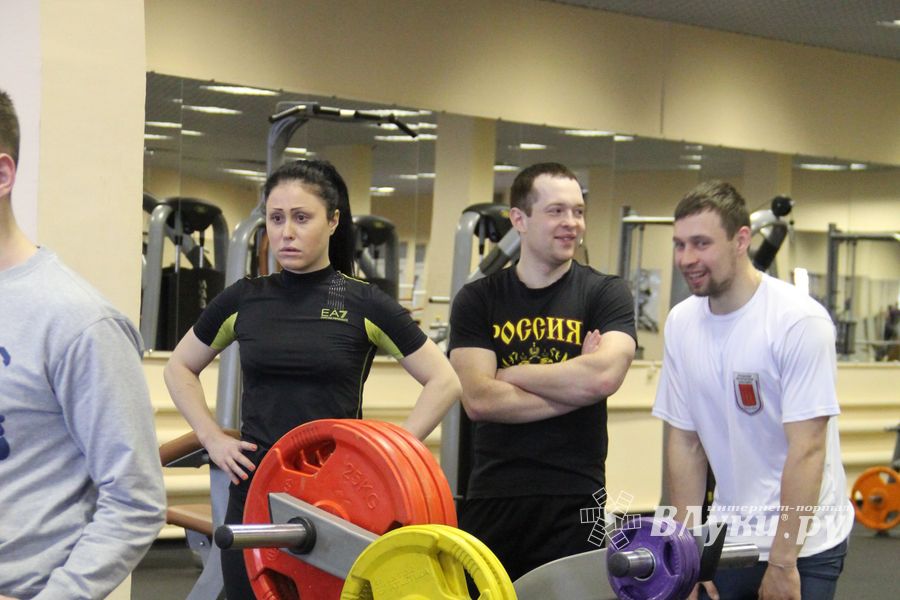 В Великих Луках состоялись Первенство города по жиму штанги и Первый Кубок города по армлифтингу (фото)
