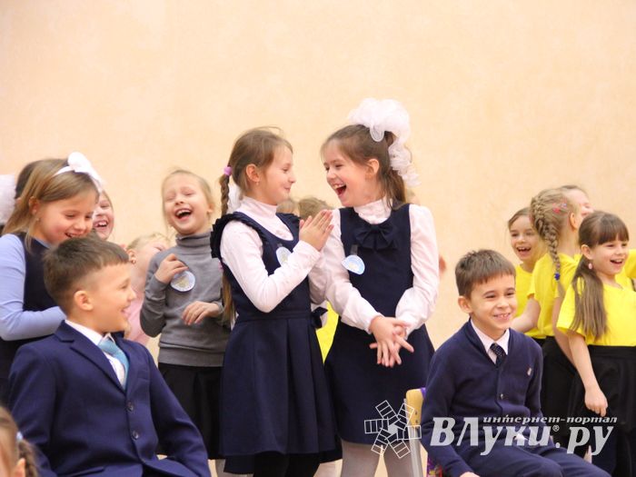 В школе №13 прошёл конкурс «А ну-ка, девочки!» (ФОТО)