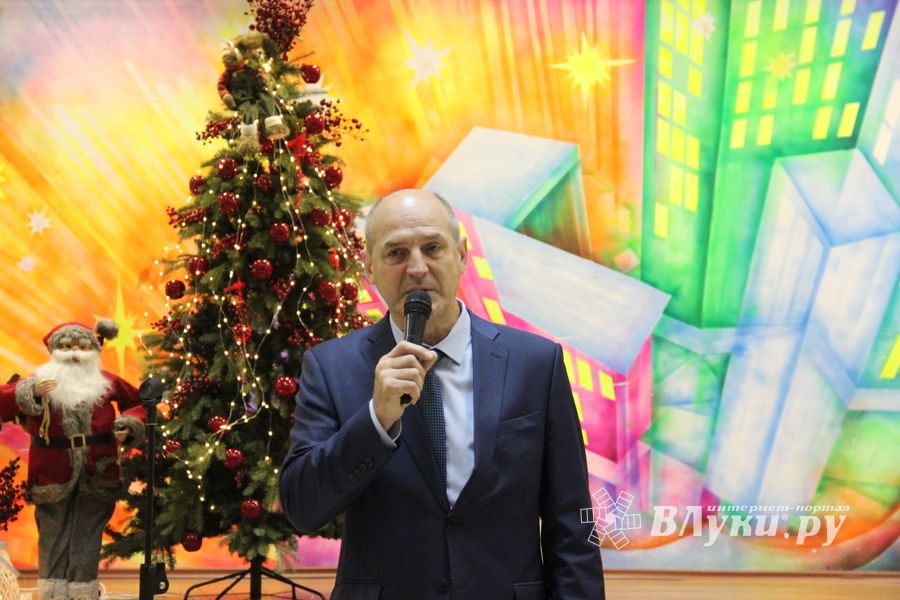 В Великих Луках открылась 10-я универсальная выставка (ФОТО)