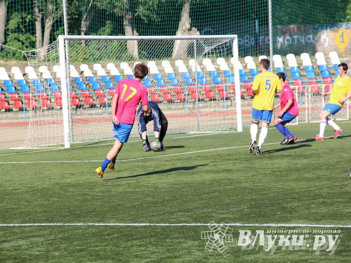 В Великих Луках команда «КПРФ» обыграла команду «Спартака» (фото)