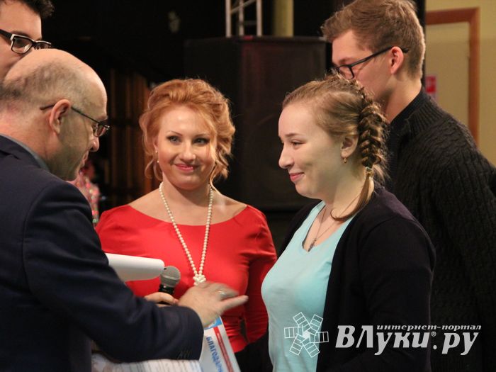 В ДК ЛК состоялось вручение премий талантливым молодым великолучанам «Успех-2015»