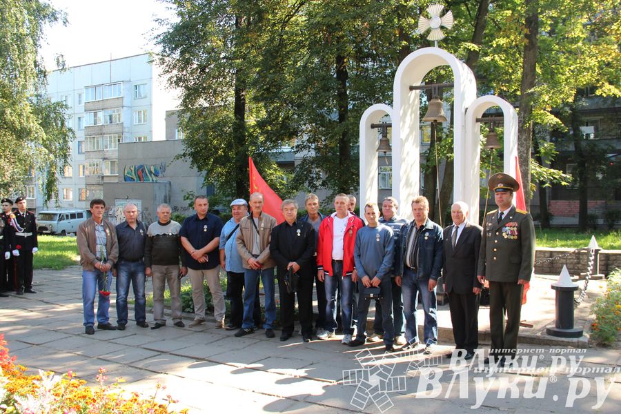 В Великих Луках воинов-интернационалистов наградили медалями