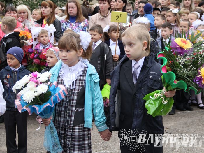 Школы города отметили 1 сентября (фото)