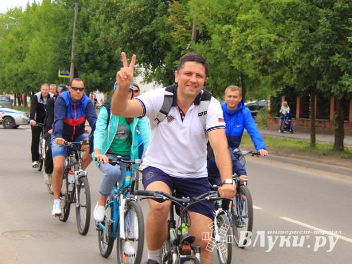 В Великих Луках прошёл Велопарад (ФОТО)