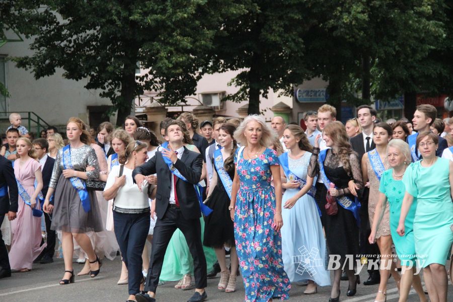 Великолукской «Бригантине» пришлось поплавать под дождём (ФОТО)