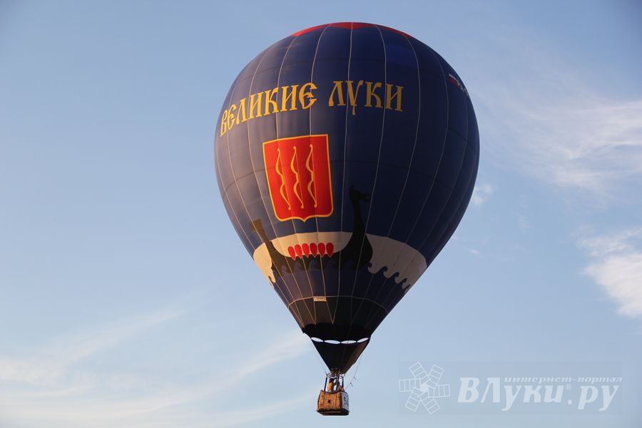 В Великих Луках открылась Международная юбилейная встреча воздухоплавателей (фото)