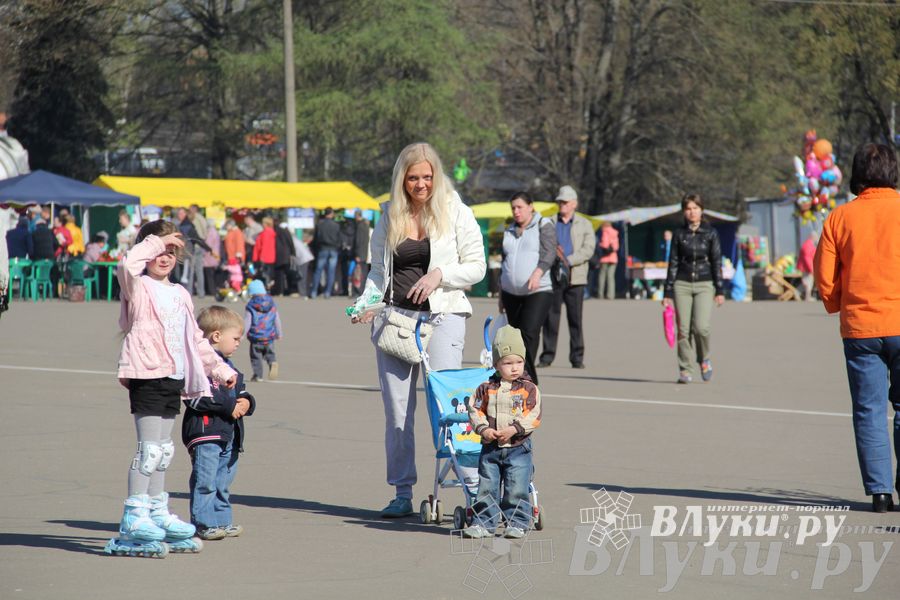 Традиционная весенняя ярмарка прошла в Великих Луках