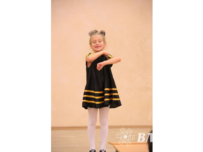 В Великих Луках ученики школы №13 поздравили своих педагогов (ФОТО)