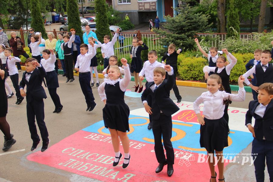 Ученики школы №13 попрощались с начальной школой (ФОТО, ВИДЕО)