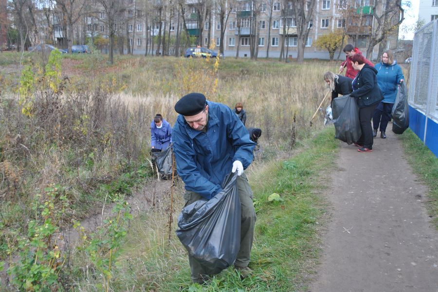 Коллектив Лицея №10 провёл субботник (ФОТО)