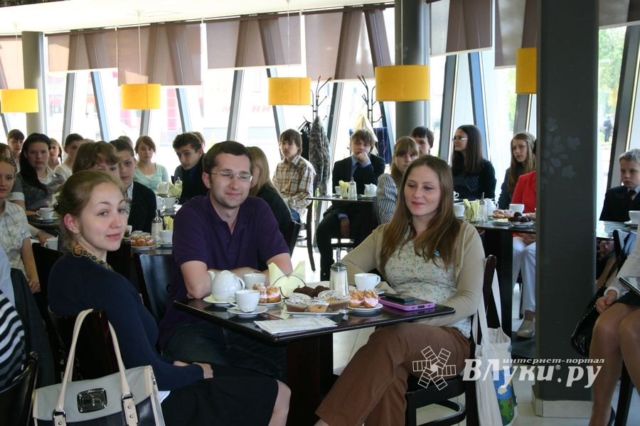 Великолукские школьники посетили "Литературное кафе"
