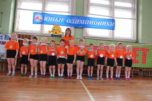 В Великих Луках стартовали спортивные соревнования среди дошколят «Юные олимпионики»