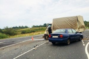 В Великолукском районе столкнулись три легковых автомобиля и один грузовой