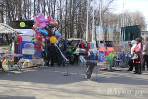 Универсальная торговая ярмарка «Весна-2015» прошла в Великих Луках (фото)
