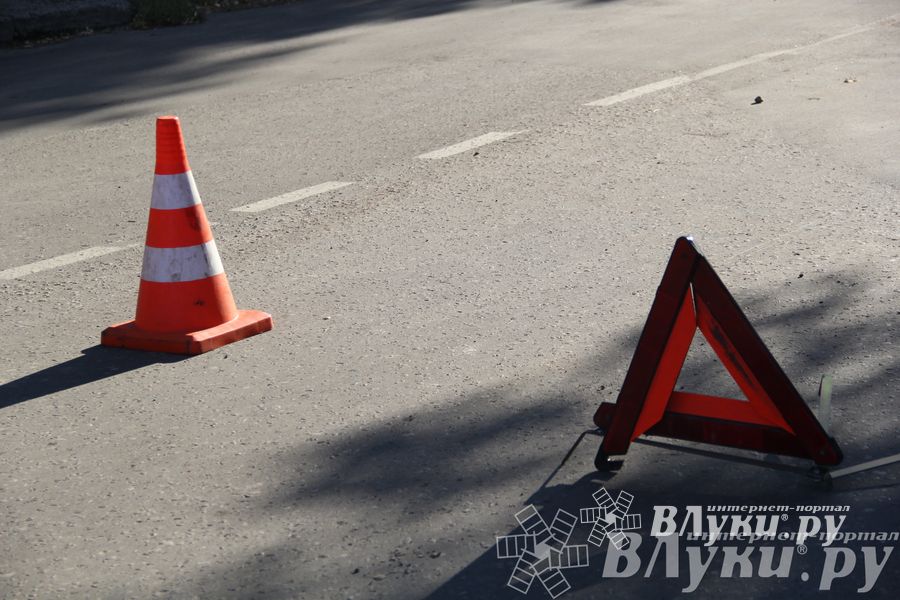 В Великих Луках на улице Первомайской водитель Жигулей сбил 82-летнюю женщину