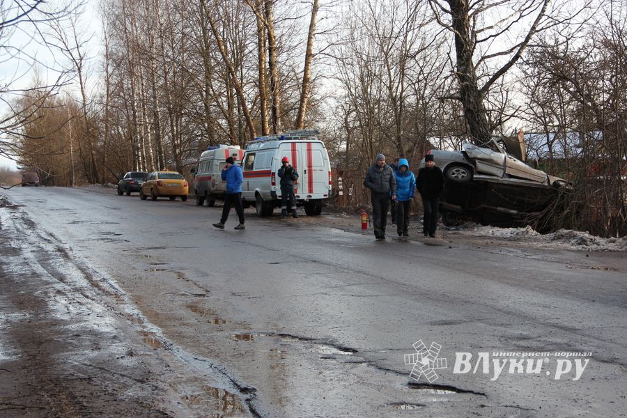 Смертельное ДТП на выезде из Великих Лук (ФОТО)