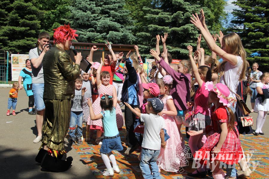 День защиты детей отпраздновали В Великих Луках (фото)