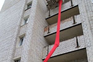 В Великих Луках прошли областные соревнования среди пожарных по спасению пострадавших