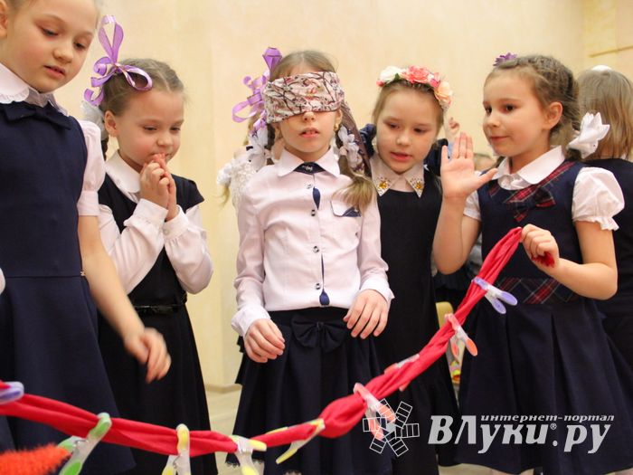 В школе №13 прошёл конкурс «А ну-ка, девочки!» (ФОТО)