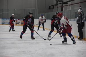 Две победы у великолукских хоккейных команд (ФОТО)