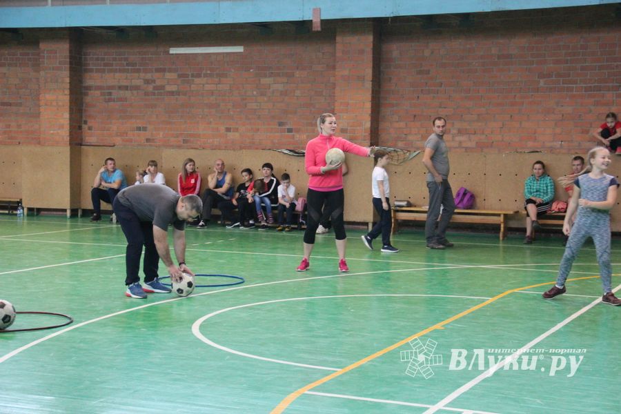 Конкурс «Папа, мама, я - спортивная семья» прошел в Великих Луках (ФОТО)