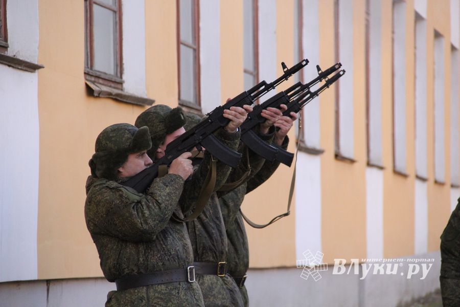 В школе №9 состоялось открытие мемориальной доски (фоторепортаж)