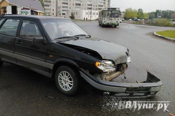 В Великих Луках на Дружбе пробка в связи с ДТП (фото)