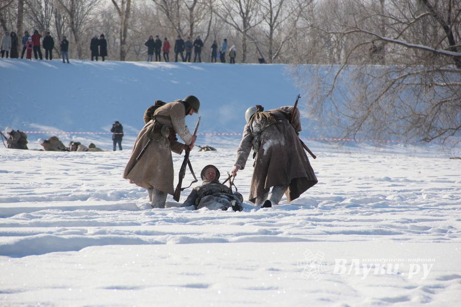 В Великих Луках реконструировали подвиг Александра Матросова (12+)(ФОТО)