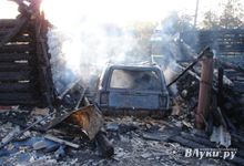 В Псковской области мужчина решил поменять газовый балон, как итог - сгорел дом, гараж, автомобиль и прицеп (фото)